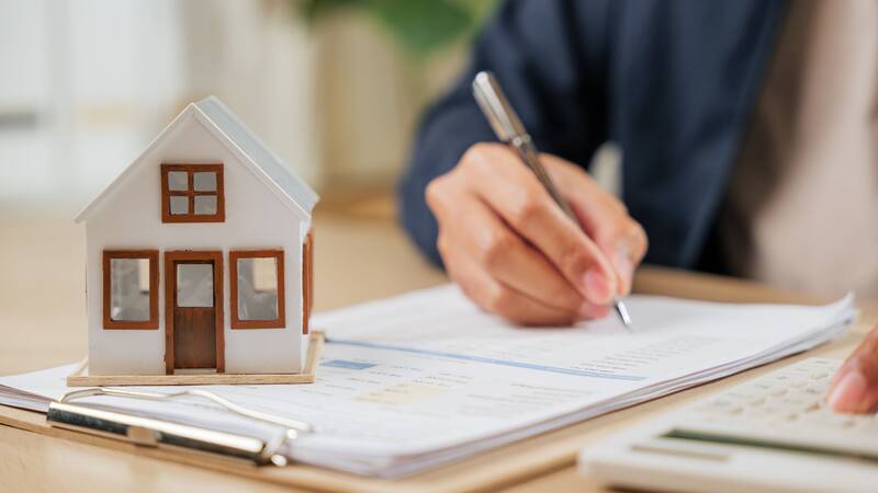 El mercado inmobiliario vive su mejor semestre desde la burbuja, pero frena el ritmo de subida.