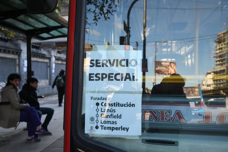 Entró en vigencia el nuevo esquema de refuerzo de colectivos para los usuarios del tren Roca