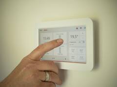 Estas son las ayudas de hasta 17.100 euros que pueden solicitar los usuarios de energía eléctrica en España