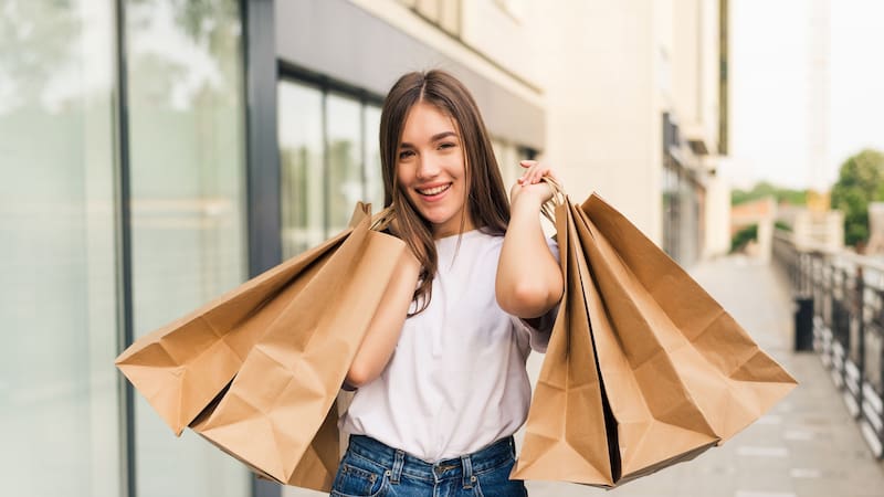 Hasta un 60 % de descuento y 6 cuotas sin interés en una marca deportiva conocida.