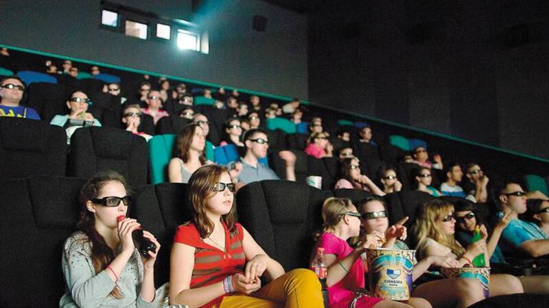 El programa completo no puede dejar de tener una merienda o comida fast-food