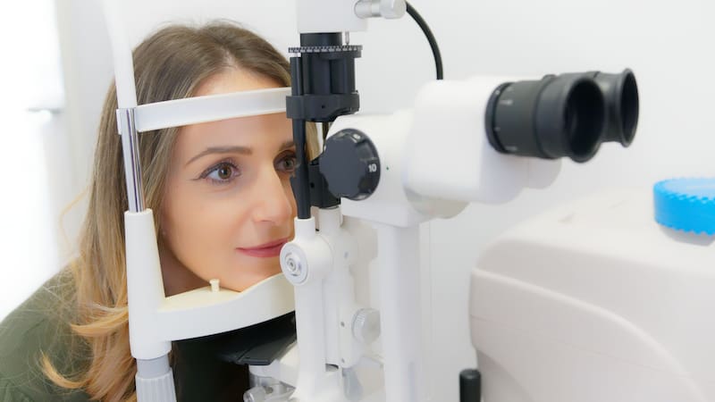 Científicos descubrieron un método innovador para mejorar la vista en personas mayores de 40 años.