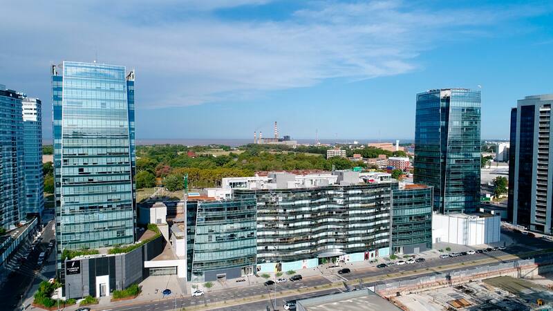 Los emprendimientos más lujosos como los de Puerto Madero son los que se mantienen en pie