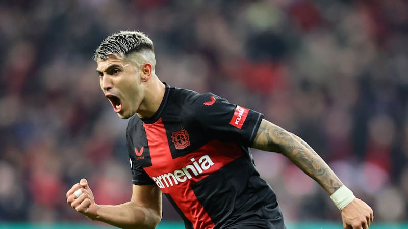 Exequiel Palacios viste la camiseta del Bayer Leverkusen, fundado y manejado por la farmacéutica alemana.