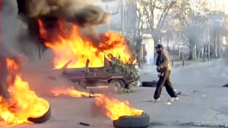 La policía aún no pudo determinar las causas y se registran incidentes en la comisaría.