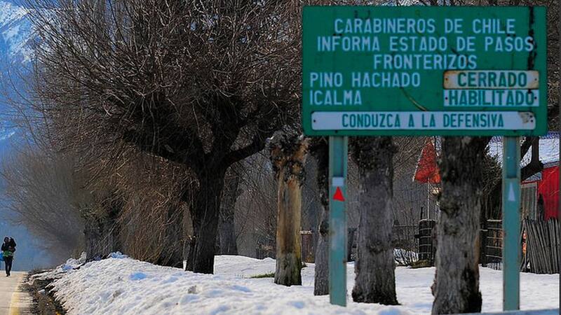 Chile confirmó que reabrirá los pasos fronterizos terrestres con Argentina el 1 de mayo.