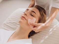 Gua Sha: cómo es la técnica de masaje que se hace con piedras preciosas y cuáles son los beneficios para la piel