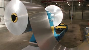 Otro golpe para el dueño de FATE: el Gobierno eliminó el arancel “clave” para otra de sus empresas