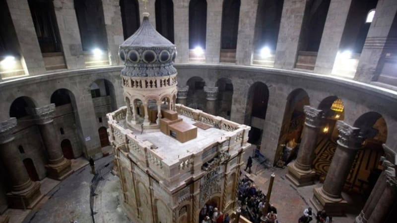Un equipo italiano halló material vegetal que coincide con la referencia evangélica a un jardín junto al sepulcro donde fue sepultado Jesús. Fuente: Shutterstock.