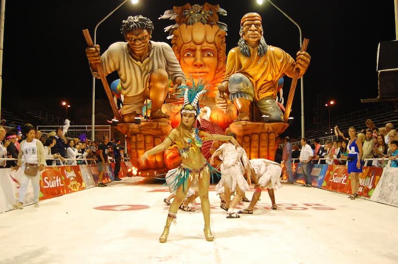 El famoso Carnaval de Gualeguaychú en Entre Ríos.