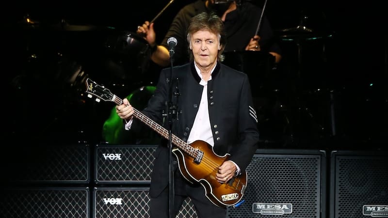 Paul McCartney, a los 84 años: “Entreno cada mañana, me paro de cabeza 5 minutos y desayuno cereales con frutos rojos”.