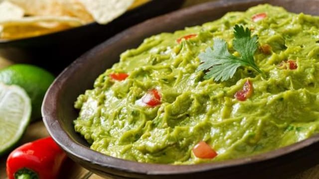 La receta original del guacamole por fin sale a la luz: este es el ingrediente que todos olvidan y que explica por qué casi todos lo preparan mal