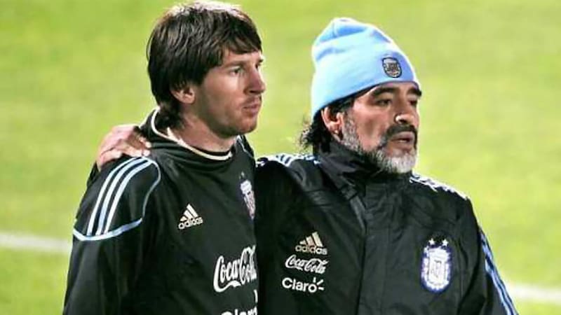 Messi y Maradona, los dos representantes argentinos en el equipo ideal.