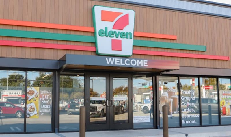 Hay franquicias de la cadena 7-Eleven que no pueden volver a operar las 24 horas porque no consiguen personal para el turno noche.