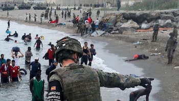 La Justicia inicia una investigación por la entrada masiva de migrantes en Ceuta: apunta a un posible “guiado activo” desde Marruecos