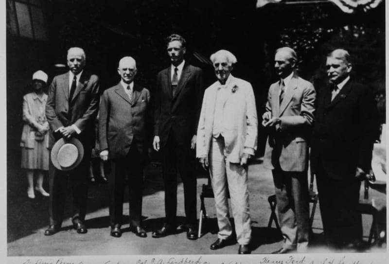 Thomas Edison junto a otras personalidades de la época. (Fuente: archivo)