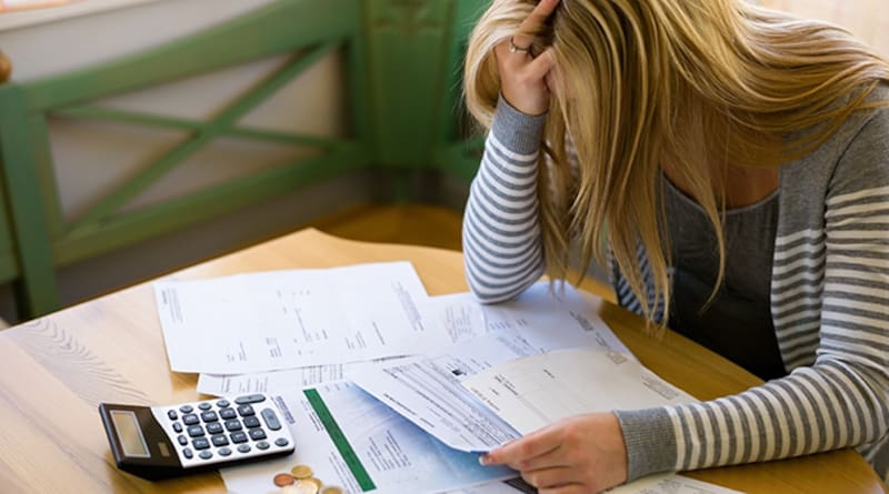 Anxiety also prompts financial procrastination. When anxiety increases, many people avoid opening the statement, reviewing expenses, or confronting debt.