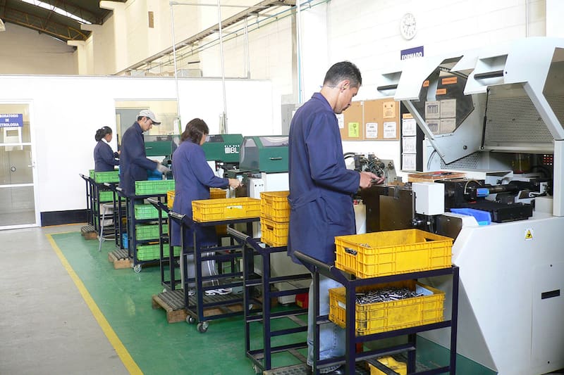 En manufactura, hay puestos de producción