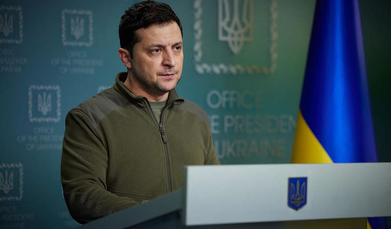 El presidente ucraniano, Volodímir Zelenski, habló este lunes por teléfono con el recién elegido papa León XIV, a quien agradeció su pronunciamiento en favor de una paz justa en Ucrania. Foto: Archivo.