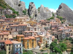 Es oficial | Italia vende casas por 1 euro y miles de extranjeros ya analizan mudarse a estos pueblos