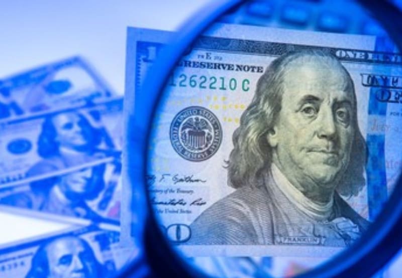 Es importante investigar antes de invertir en dólares.