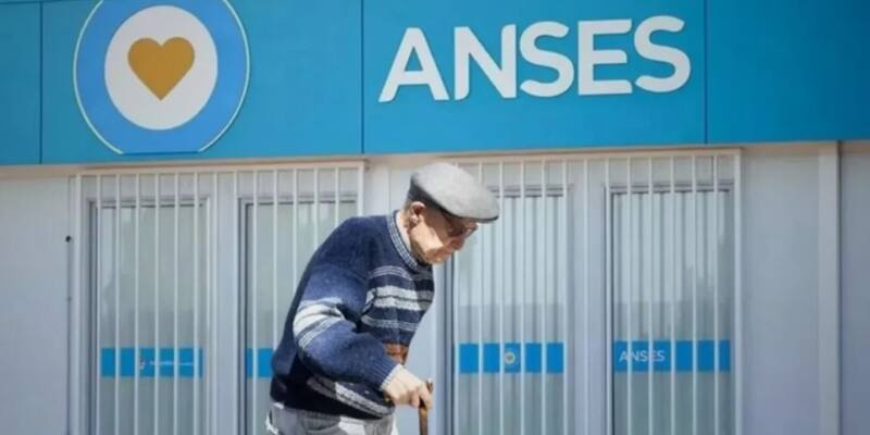 Los jubilados tendrán un aumento del 4% en septiembre.