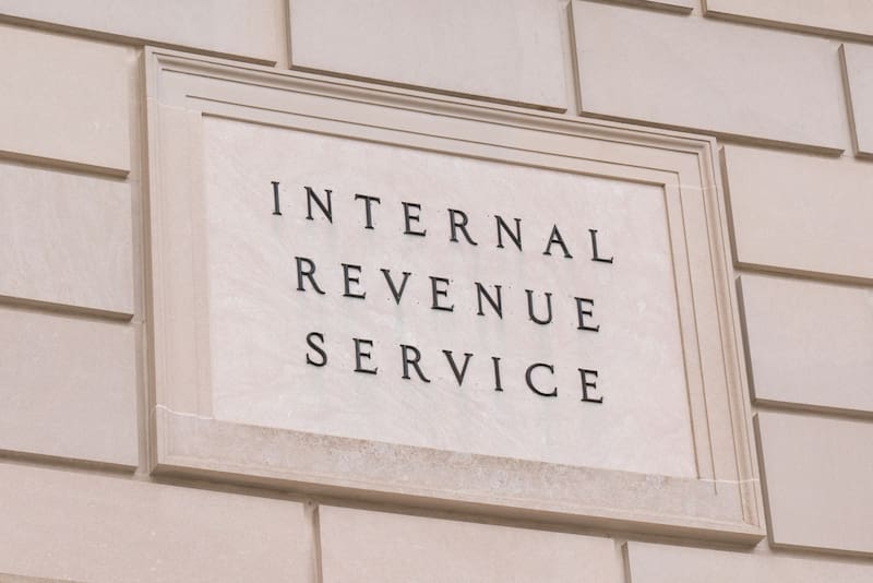 Las personas elegibles deben haber recibido una notificación del IRS. (Fuente: Shutterstock)