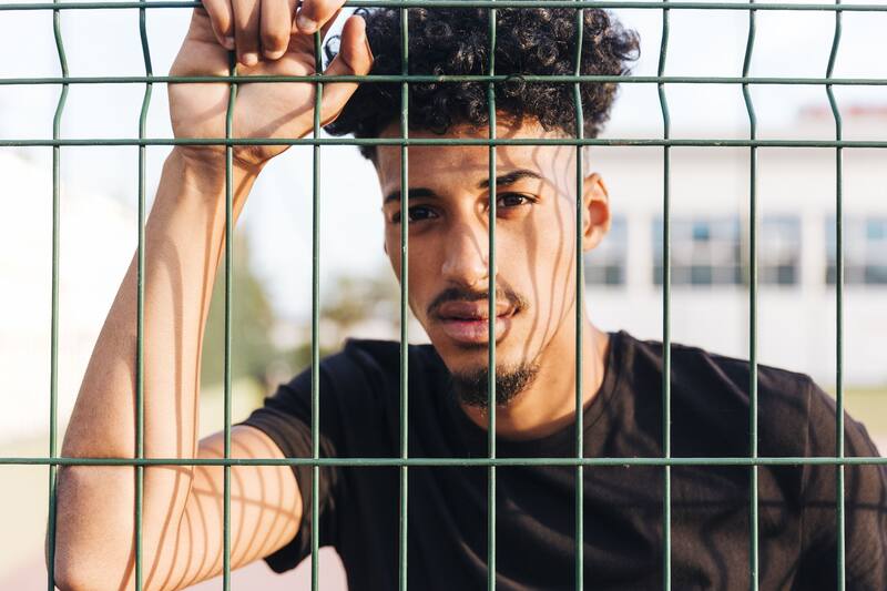 Los migrantes no deben mentir, ocultar datos o brindar información falsa durante el proceso de naturalización. (Fuente: Freepik)