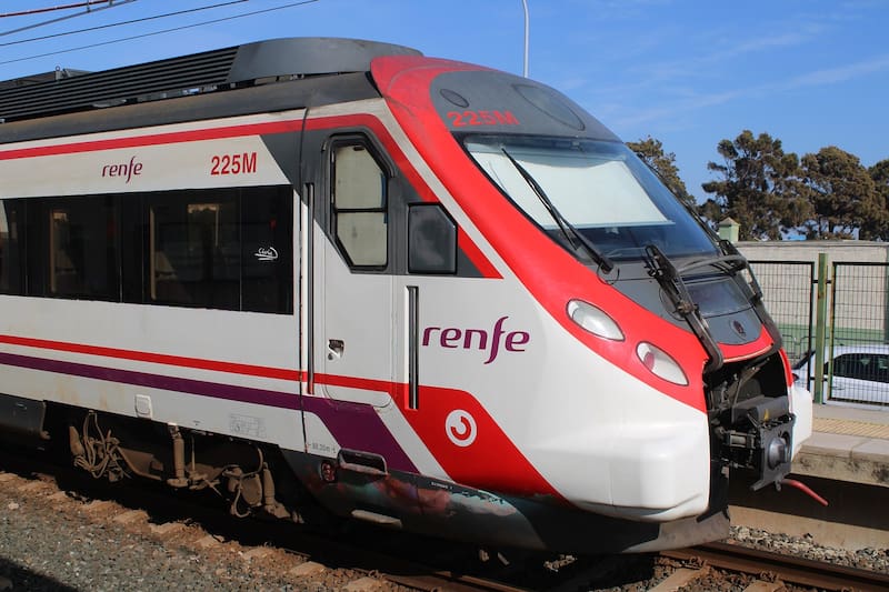 Excelente noticia de RENFE para los mayores de 60: esta es la tarjeta que deben conseguir para tener descuentos y beneficios al viajar. (Imagen: archivo)