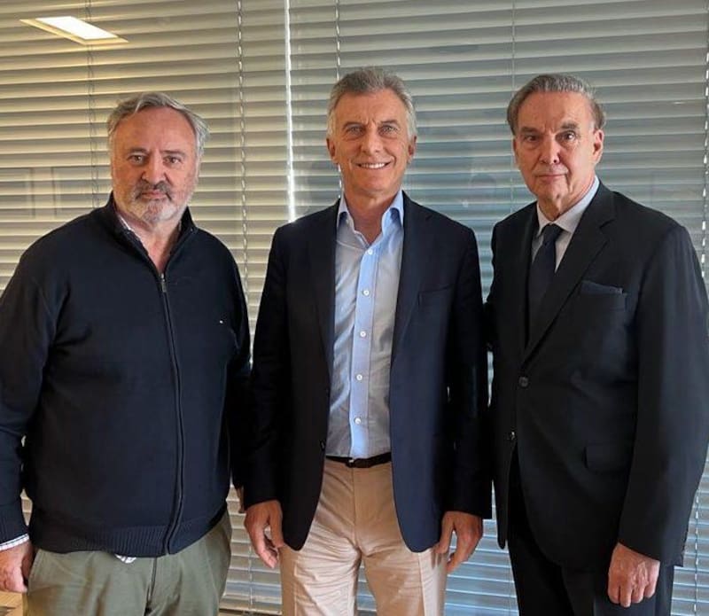 Mauricio Macri junto a Joaquín De la Torre y Miguel Pichetto.