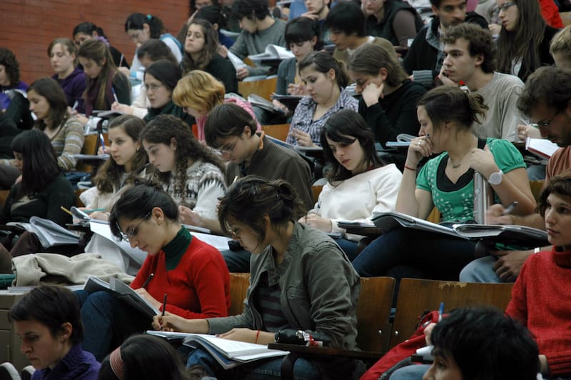 Las Becas Manuel Belgrano ofrecen 36.000 cupos con una duración de 12 meses.