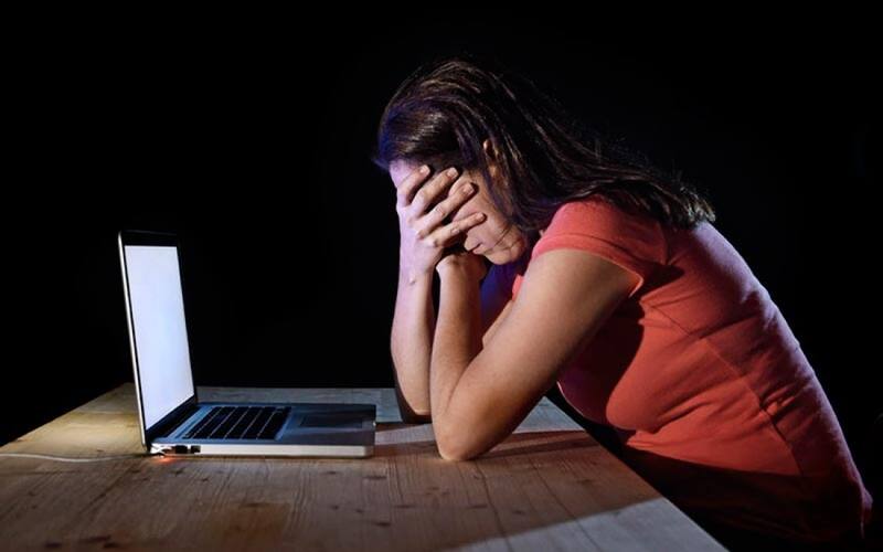 También incluye varios tipos de violencia contra las mujeres en línea, como el ciberacoso. (Foto: archivo).