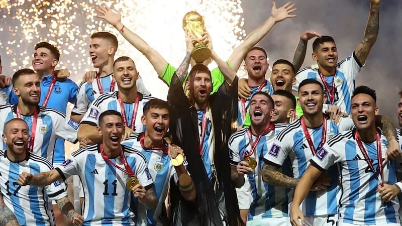 La Selección Argentina durante la obtención del Mundial de Qatar 2022. La Albiceleste buscará la cuarta estrella este domingo ante España.