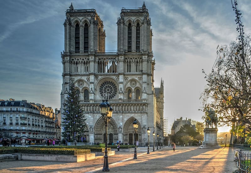 El descubrimiento se produjo durante unas excavaciones iniciadas en febrero de 2026 en dos patios del Hôtel-Dieu, situado a pocos metros de Notre-Dame. (Fuente: Pixabay).