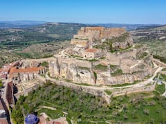 Estos pueblos medievales de España sorprenden con sus castillos y paisajes: su patrimonio permite recorrer siglos de historia