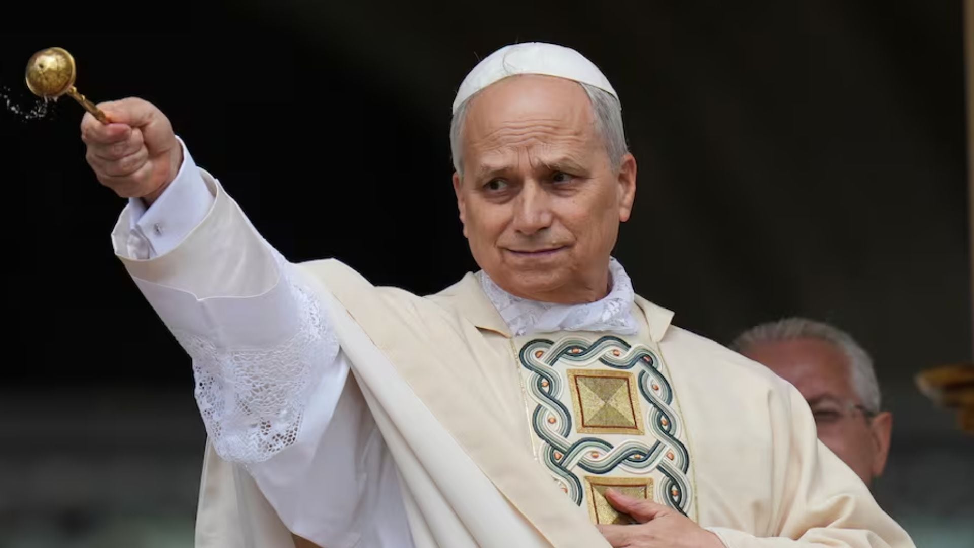 Dolor en el Vaticano: el papa León XIV le soltó la mano a Francisco con un  duro mensaje y los fieles quedaron impactados - El Cronista
