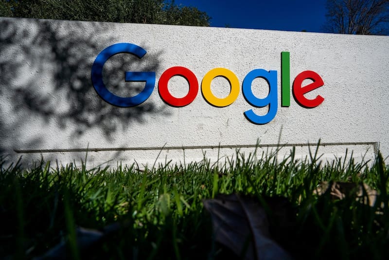 Las acciones de Alphabet cayeron 12,5%, lo que la encamina hacia una de las mayores pérdidas de valor de mercado en un solo día en la historia de Wall Street.