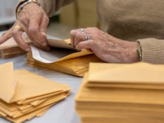 Elecciones en Extremadura: roban 124 votos por correo y 14.000 euros en una oficina de Correos