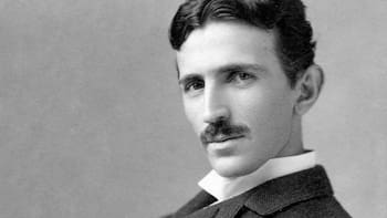 Nikola Tesla anticipó el arma más temida de la Tercera Guerra Mundial: lo predijo hace 100 años y no se parece a nada de lo que conocemos