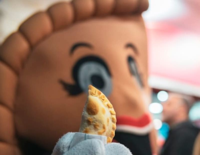 En su regreso al "baile", Solo Empanadas volvió a apostar por los disfraces.