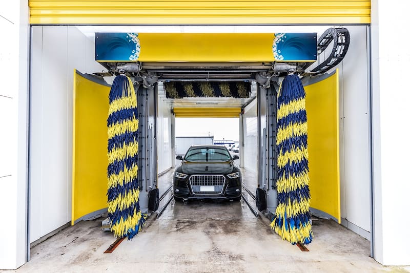 Estas son las multas que pueden aplicarte por lavar el coche en la calle. Imagen: Pixabay.