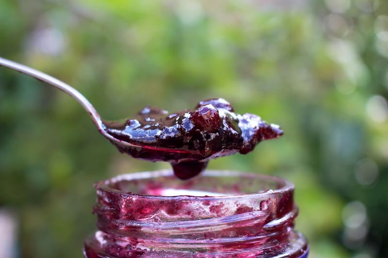 Jam and jelly may look similar when sitting next to each other on a grocery store shelf, but they are not exactly the same. (Image: Pixabay).