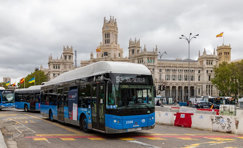 La tarjeta cubre los autobuses de la EMT, permitiendo conexiones rápidas y cómodas por toda la ciudad.(Fuente: Shutterstock)