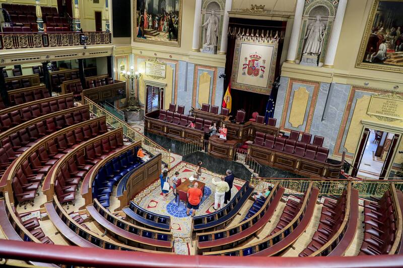 El Congreso de los Diputados tendrá nueve grupos parlamentarios, los cuatro ya constituidos del PP, Vox, EH Bildu y PNV y los que restan por aprobarse el próximo lunes del PSOE, Sumar, ERC, JxCat y Mixto. EFE.