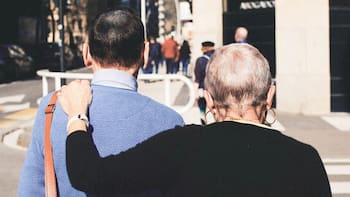 Confirmado | Las pensiones suben mucho más que los salarios: ya equivalen al 65% del sueldo medio