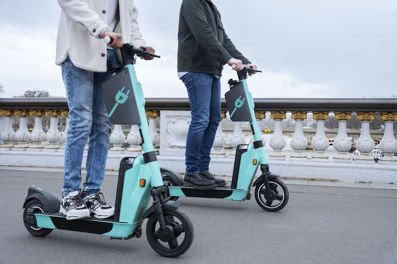 Confirmado por la DGT: todos los conductores de patinetes eléctricos deben realizar este trámite obligatorio. (Fuente: Freepik)