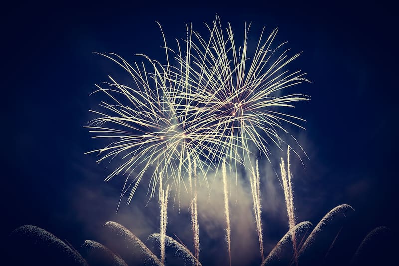Quien encienda fuegos artificiales fuera de ese horario, o dentro de un municipio incorporado, podrá recibir una multa de hasta u$s 2.650