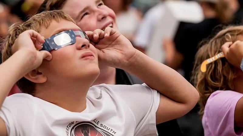Confirmado | El Gobierno regalará dos millones de gafas para ver el eclipse solar: quiénes podrán conseguirlas gratis.