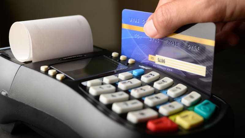 ¿Por qué es un error pagar la compra del supermercado con tarjeta de crédito en noviembre de 2025?