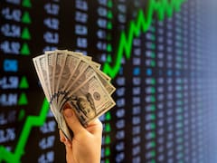 ¿Adiós a la baja de tasas? El petróleo a 150 dólares pone a la Fed contra las cuerdas, advierte Vanguard